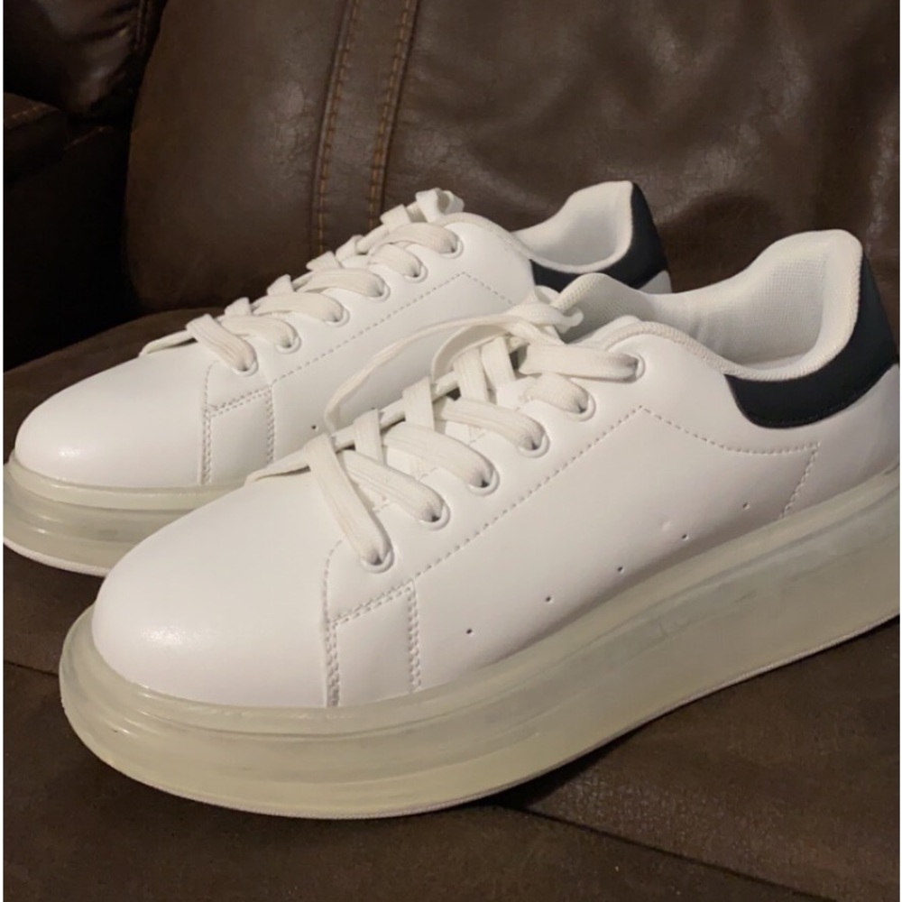 Bernese tennis shoes, size 10-w